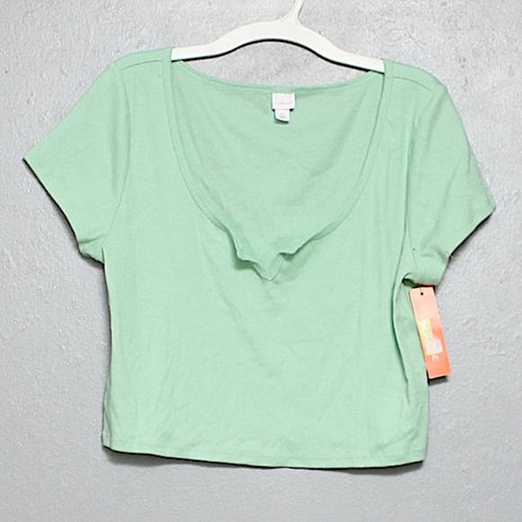 Colsie Tops - Colsie nwt green ribbed cropped short sleeve v neck top